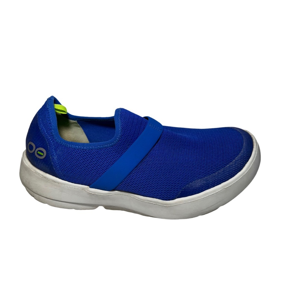 Women’s oofos sneakers size 9 blue